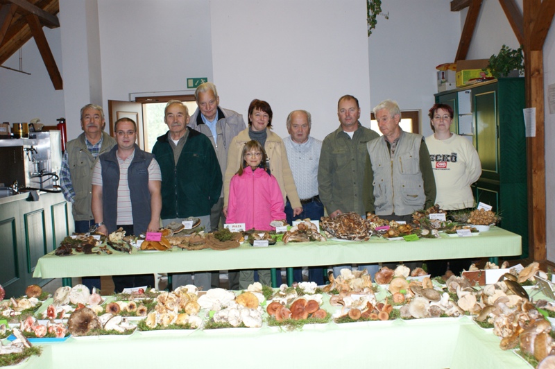 Pilzausstellung in der Tenne in Niederwrschnitz- Pilzberater Gruppenfoto
